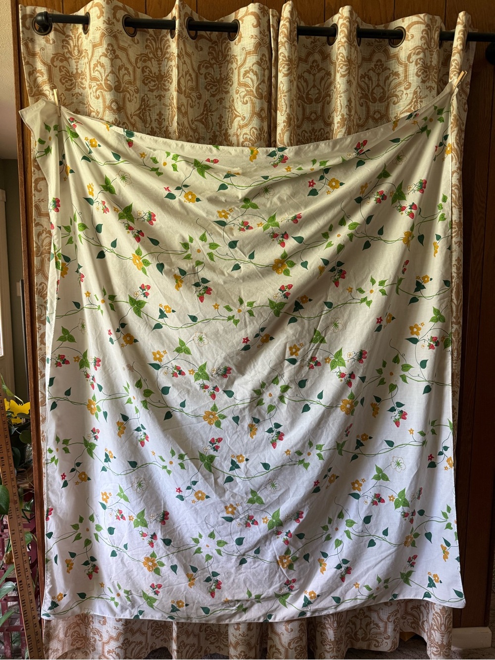 Retro Floral Vines Lightweight Tablecloth- Floral Print